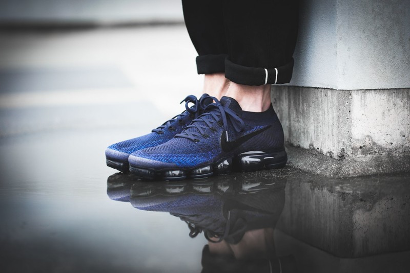 royal blue nike vapormax
